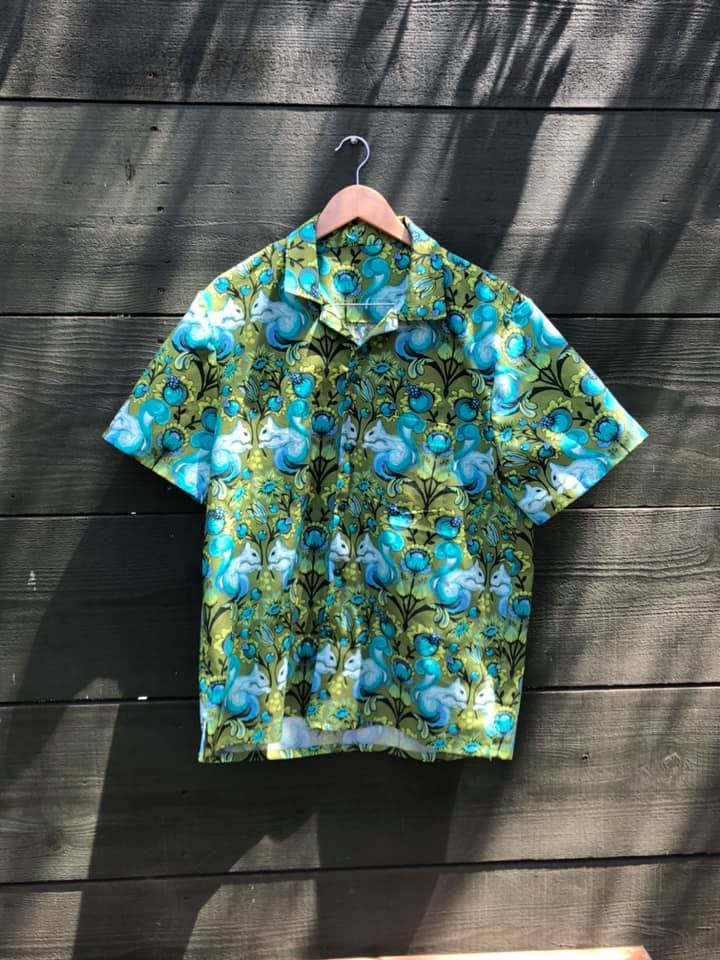 XL Men’s green squirrels tropical shirt